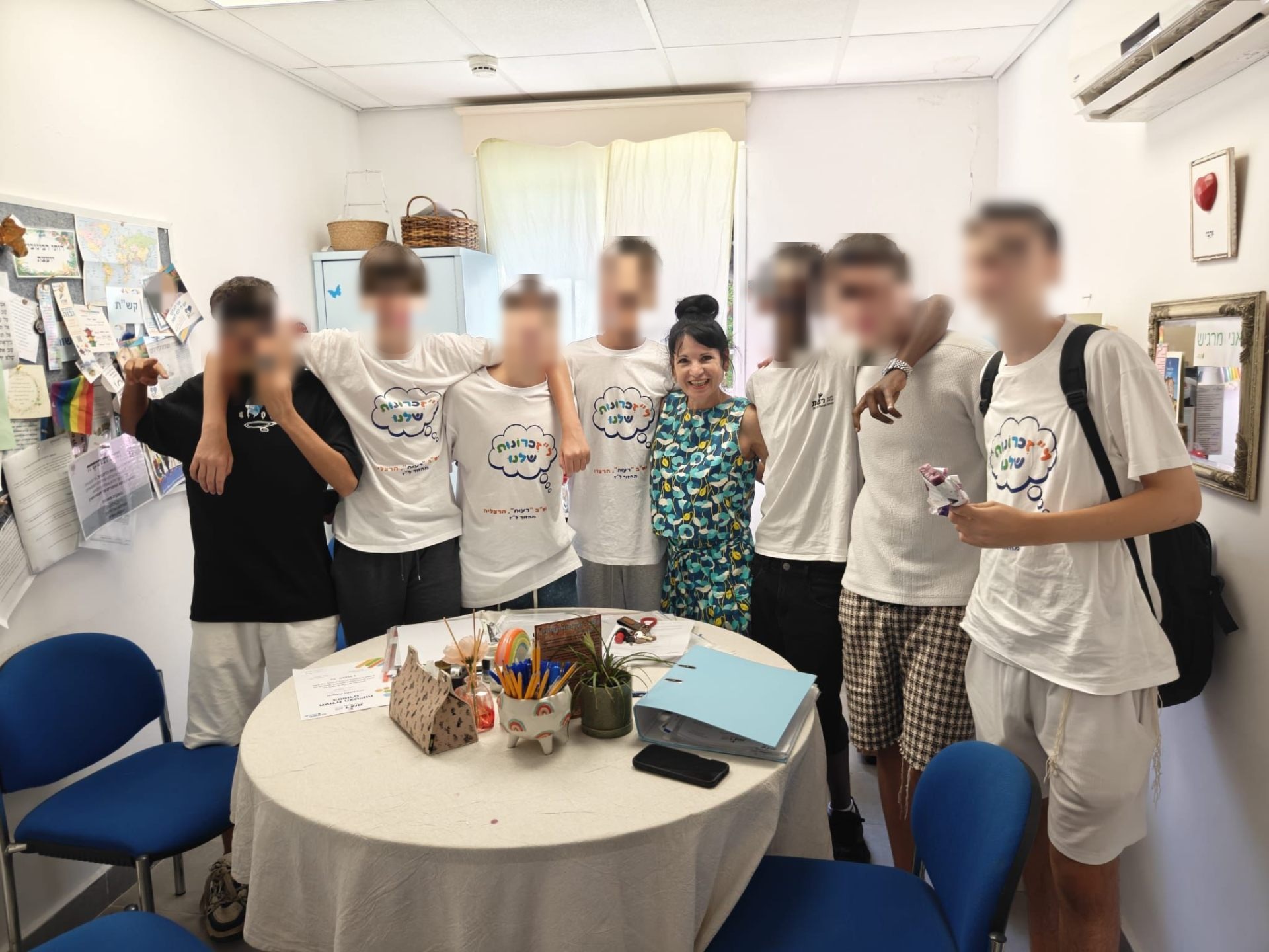 רותי עם קבוצת בני נוער